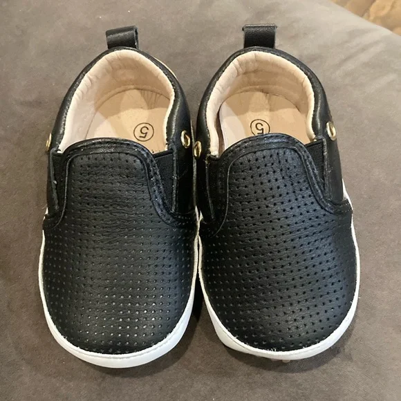 Like NEW Little Love Bug Sneakers - Picture 1 of 6